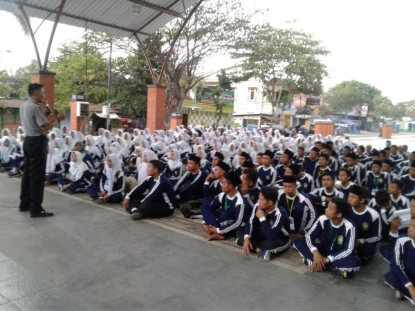 Police Goes To Campus, Polsek Cepu Berikan Pembinaan Mahasiswa Baru STAI Al Muhammad